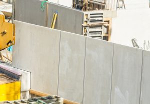Building construction with concrete walls